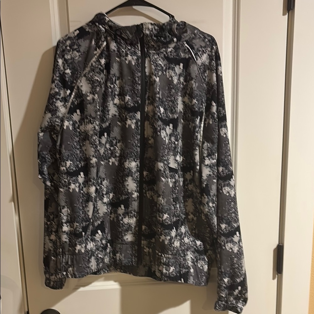 EUC hunter windbreaker with button pockets, elastic waistband and wrists